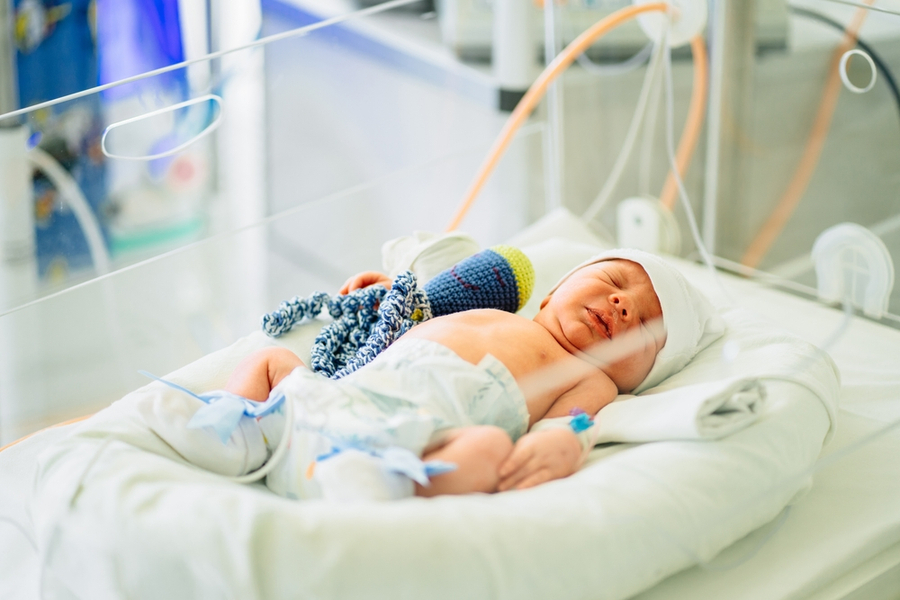 Wyprawka dla noworodka do szpitala latem - co i jak spakować?