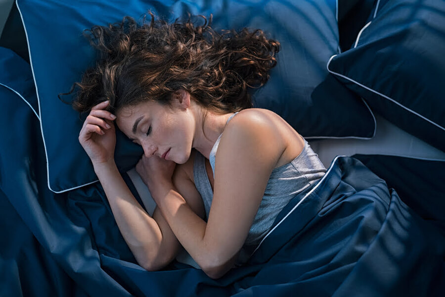 Halka czy piżama - co częściej wybierają kobiety do snu?